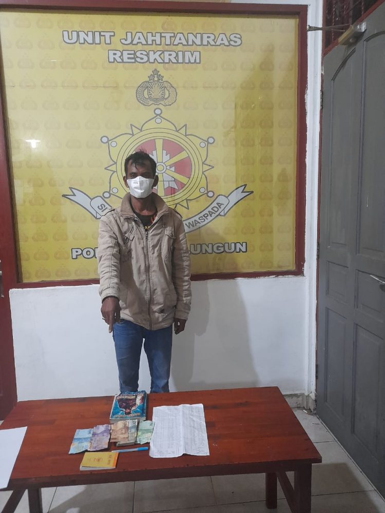 BS, saat diamankan di Mapolres Simalungun. (Foto: Wahanainfo.com)