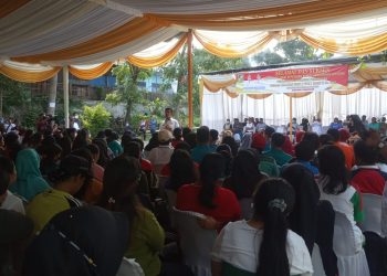 Bupati Simalungun Radiapoh Hasiholan Sinaga, memberikan arahan dalam kegiatan Penyerahan SK Bupati Simalungun tentang Pengangkatan PPPK Tahap II Tahun 2022. (Foto: Wahanainfo.com)