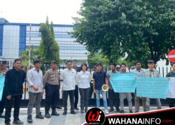 Koalisi Bersatu Mahasiswa Sumatera Utara Lakukan Aksi Unjuk Rasa Di Depan Kantor Wilayah Direktorat Jenderal Bea Dan Cukai Sumatera Utara