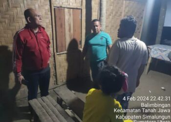 Kapolsekta Tanah Jawa saat mendatangi lokasi yang diduga tempat perjudian jenis tembak ikan