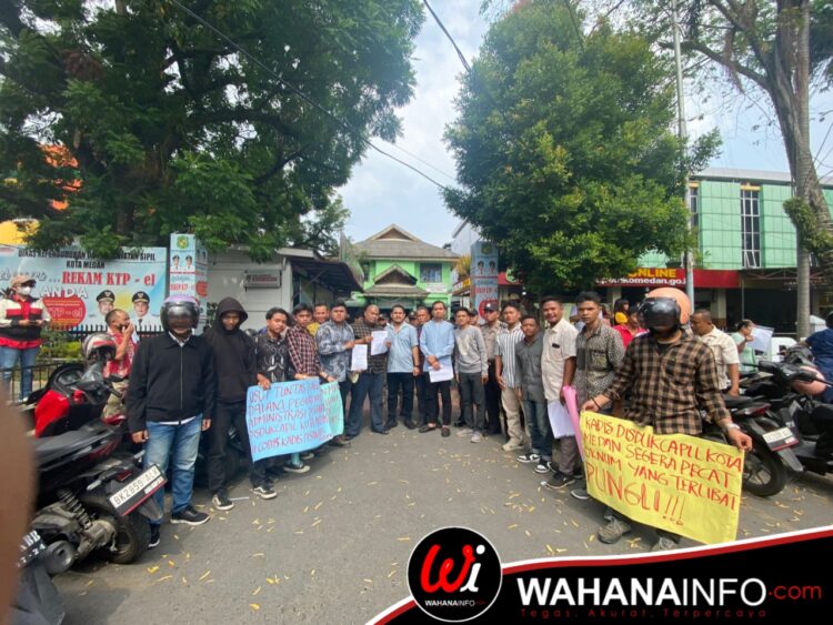 Aksi Unjuk Rasa Persatuan Pemuda MAS Didepan Kantor Disdukcapil Kota Medan, Jumat (22/03/20234)
