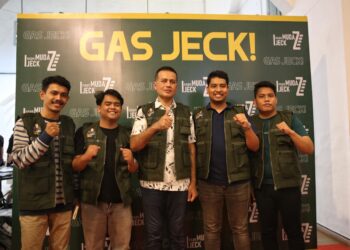 Musa Rajekshah (tengah) bersama sejumlah tokoh muda Sumut