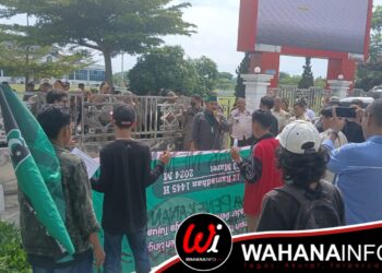 HMI Cabang Pematangsiantar - Simalungun Gelar Aksi Demo Di Depan Kantor Bupati Simalungun